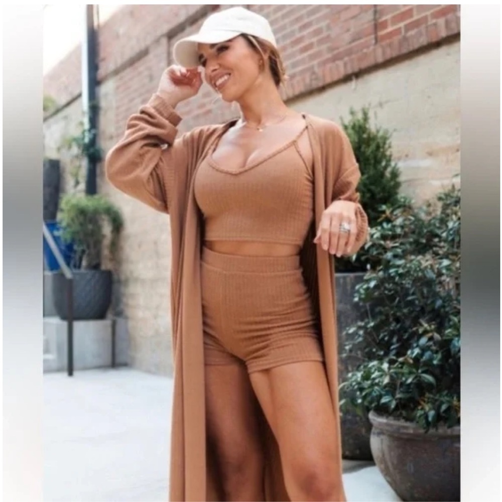 ✨NWT✨Kittenish 2 piece Angelica terry cloth top and bottom
